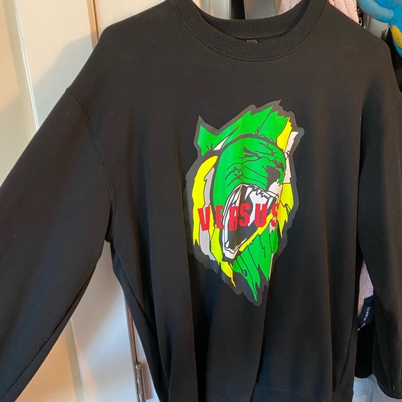 Versace versus outfit sweater
